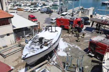 Požar u splitskoj marini: Planuo brod na suhom vezu, stigli vatrogasci s četiri vozila