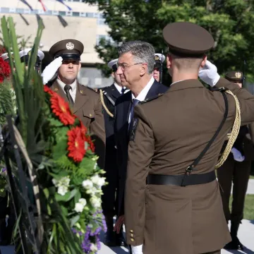 Plenković napao Milanovića: 'Ne znam nijednu zemlju u kojoj ne po&scaron;tuju dan vlastite države'