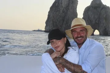 Opa, kakav prizor! David Beckham i sin Romeo pokazali istetovirana prsa na plaži