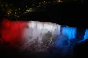 Slapovi Niagare zasjali u bojama hrvatske zastave