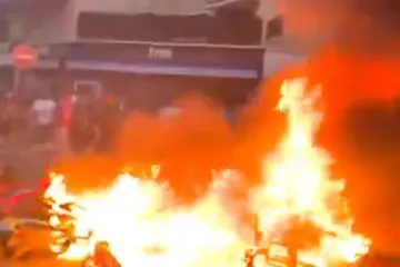 Pariz u plamenu, pogledajte snimke kaosa nakon finala: Uhićeno vi&scaron;e od 400 ljudi