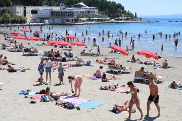 Stranci navalili u hrvatski grad prije &scaron;pice sezone: 'Cijene su odlične, hvala vam puno!'