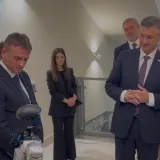 Plenkovića dočekao robot! Na&scaron;e kamere snimile susret: 'On može odgovarati?'