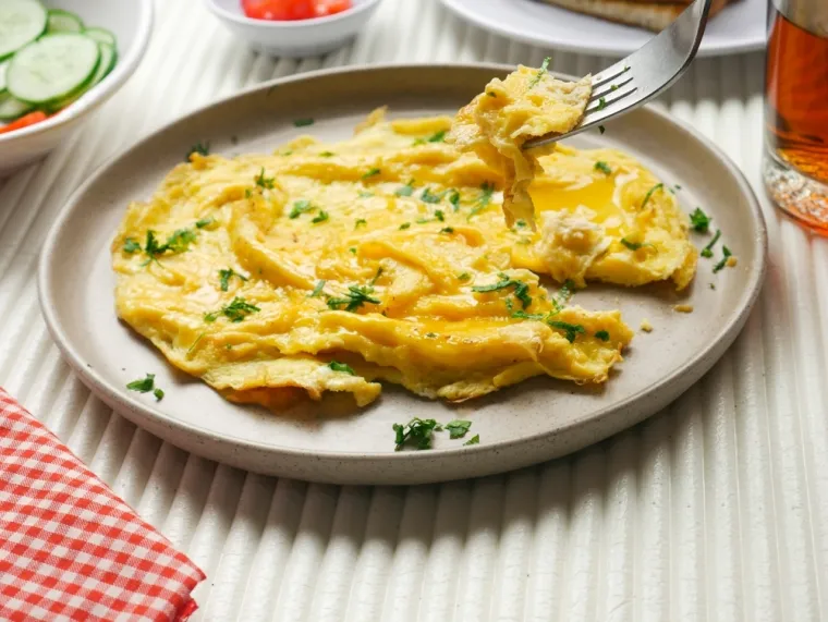 Zaboravite na tavu: Pripremite ukusni omlet uz ovaj neočekivani kuhinjski uređaj