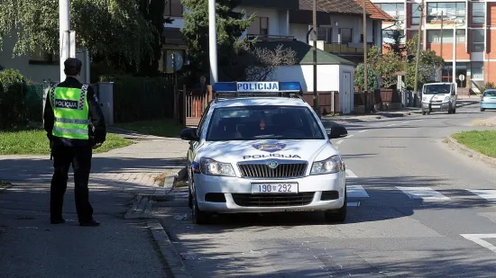Drama u Velikoj Gorici: Napali i opljačkali ljude u kafiću, ukrali im i odjeću