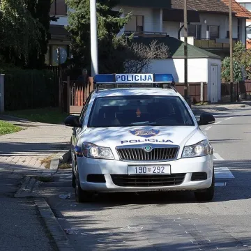 Drama u Velikoj Gorici: Napali i opljačkali ljude u kafiću, ukrali im i odjeću