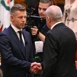 Magyar zaprijetio ustavnim promjenama ako predsjednik ne podnese ostavku
