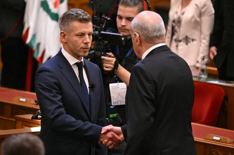 Magyar zaprijetio ustavnim promjenama ako predsjednik ne podnese ostavku