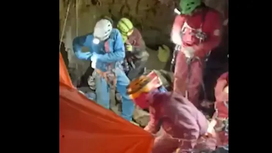 Kamen mu priklije&scaron;tio nogu 120 metara pod zemljom, spa&scaron;avalo ga vi&scaron;e od 50 ljudi