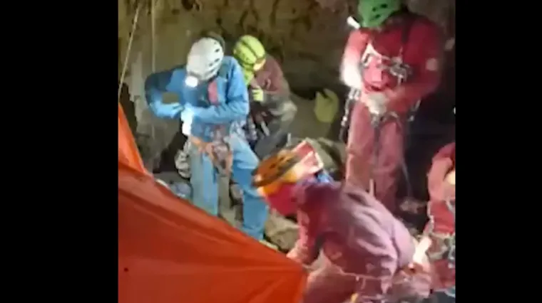 Kamen mu priklije&scaron;tio nogu 120 metara pod zemljom, spa&scaron;avalo ga vi&scaron;e od 50 ljudi