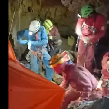 Kamen mu priklije&scaron;tio nogu 120 metara pod zemljom, spa&scaron;avalo ga vi&scaron;e od 50 ljudi