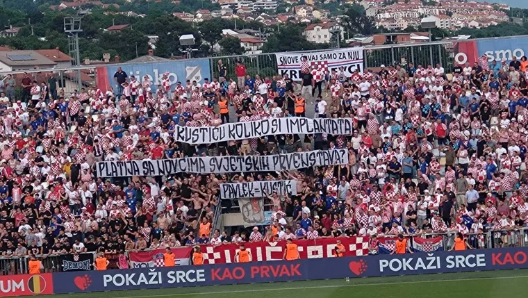 Transparent na Rujevici privukao pažnju: Evo &scaron;to su navijači poručili Kustiću