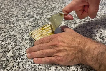 Jeo je isključivo sardine 48 sati: Nevjerojatno je &scaron;to mu se sve dogodilo u dva dana