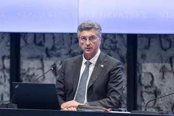 Plenković okuplja ministre, Vlada odlučuje o projektu elektromotornih vlakova