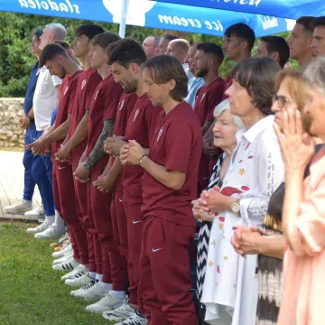 Modrić i suigrači iznenadili vjernike u maloj primorskoj župi