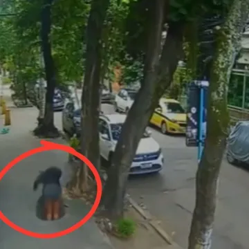 Kakva snimka: Žena nasred ulice propala kroz &scaron;aht, otkriven mogući uzrok