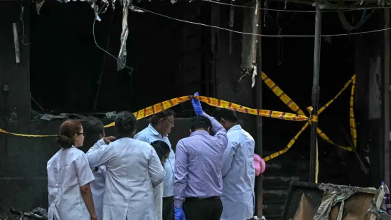 Stra&scaron;an požar hotela: Ljudi skakali da bi se spasili, najmanje 21 osoba poginula