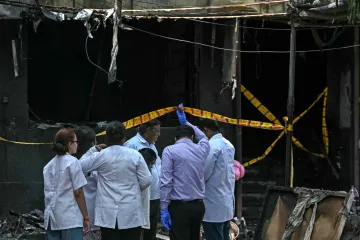 Stra&scaron;an požar hotela: Ljudi skakali da bi se spasili, najmanje 21 osoba poginula