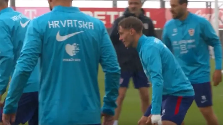 Ni ki&scaron;a im ne može ni&scaron;ta! Pogledajte &scaron;to Vatreni rade na mokroj Rujevici