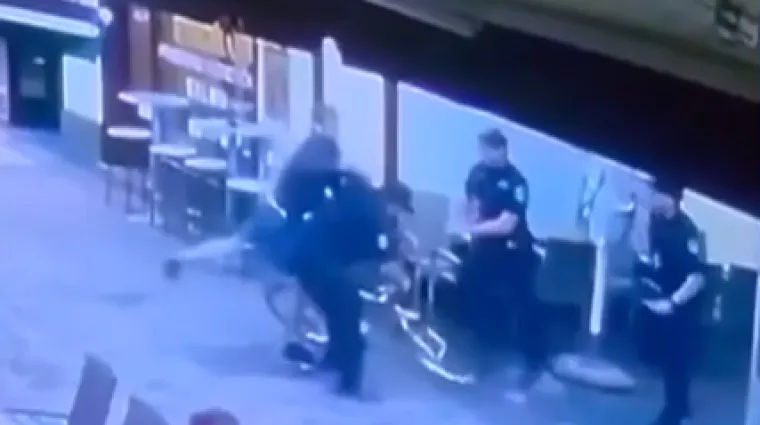 Snimljen žestoki napad na policajca u Đakovu! Božinović: 'Ozbiljan i brutalan incident'