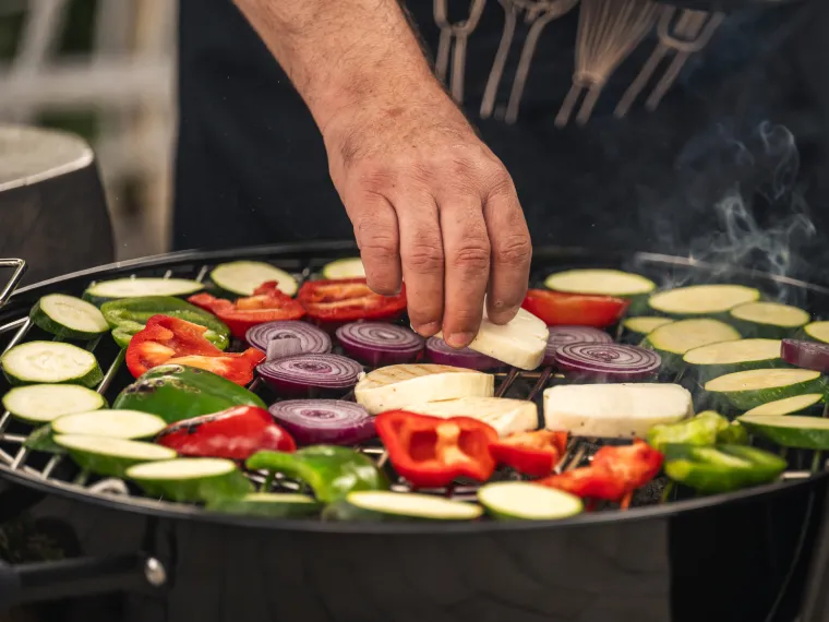 Vege ro&scaron;tilj u režiji Meri Golda&scaron;ić i chefa &Scaron;pičeka: halloumi, povrće sa žara i osvježavajući dressing koji spaja sve okuse