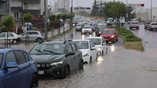 Deseci poziva u samo nekoliko sati: Vatrogasci u Dalmaciji otklanjali posljedice nevremena