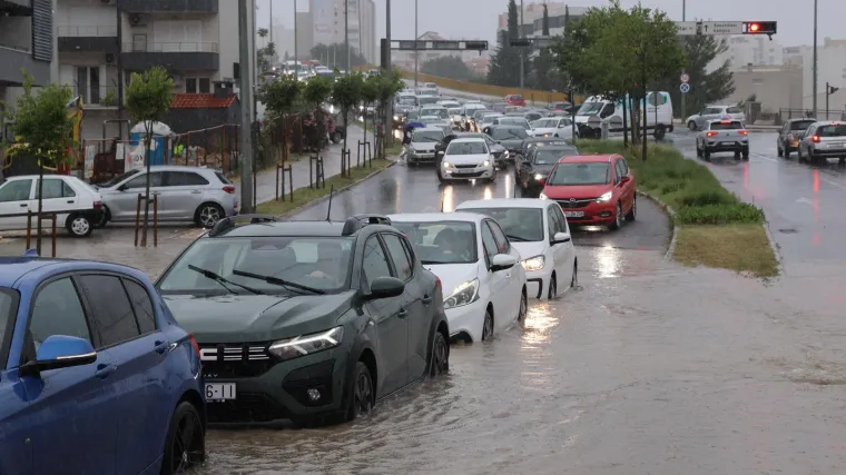 Deseci poziva u samo nekoliko sati: Vatrogasci u Dalmaciji otklanjali posljedice nevremena
