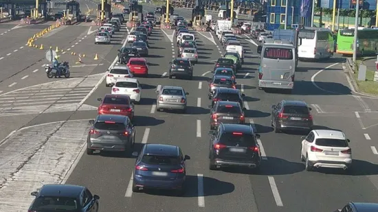 HAK upozorio da pje&scaron;ak hoda na autocesti A1! Nastavljaju se gužve zbog produženog vikenda