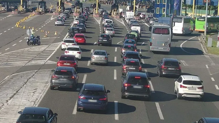 HAK upozorio da pje&scaron;ak hoda na autocesti A1! Nastavljaju se gužve zbog produženog vikenda