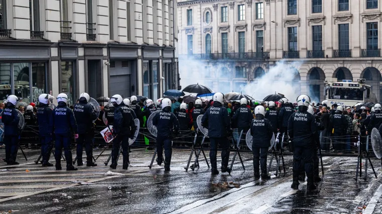 Pobuna u Bruxellesu: Palili ograde i bicikle, interventirala policija
