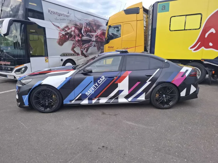 Zagrijali smo asfalt za F1 na Red Bull Ringu i jurili 220 na sat po ki&scaron;i u 'zvijeri' od 727 konja