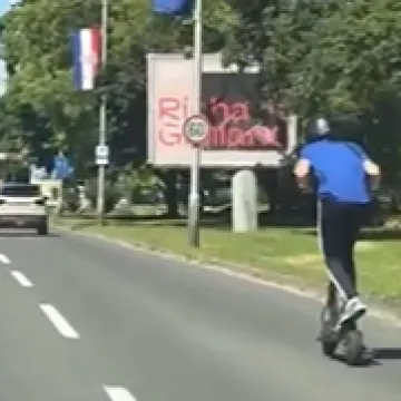 Jurio Vukovarskom - na romobilu! 'Vozio je brže od mene u autu, sigurno 50 km/h'
