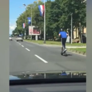 Jurio Vukovarskom - na romobilu! 'Vozio je brže od mene u autu, sigurno 50 km/h'