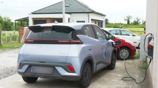 Ugradili su solarne panele i pre&scaron;li na električne automobile: 'Tro&scaron;kove smo sveli na minimum'