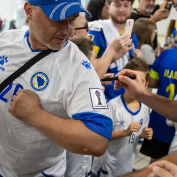 Za reprezentacijom BiH vlada ludilo: Sportski direktor 'htio tući' navijača
