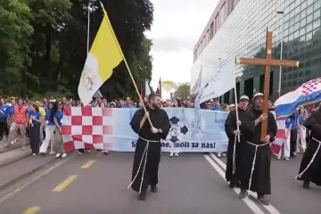 Pogledajte atmosferu na osmom Antunovskom hodu: 'Nije Crkva samo hrpa pravila'