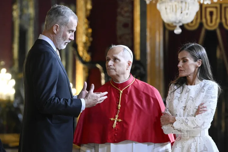 Samo odabrane smiju nositi ovu boju pred Papom: Kraljica Letizia je tu čast pretvorila u pun pogodak