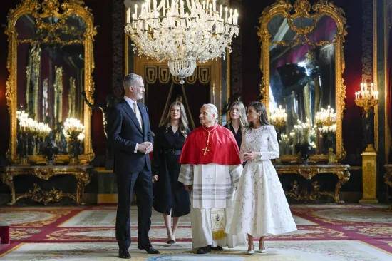 Samo odabrane smiju nositi ovu boju pred Papom: Kraljica Letizia je tu čast pretvorila u pun pogodak