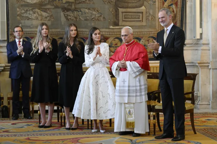 Samo odabrane smiju nositi ovu boju pred Papom: Kraljica Letizia je tu čast pretvorila u pun pogodak