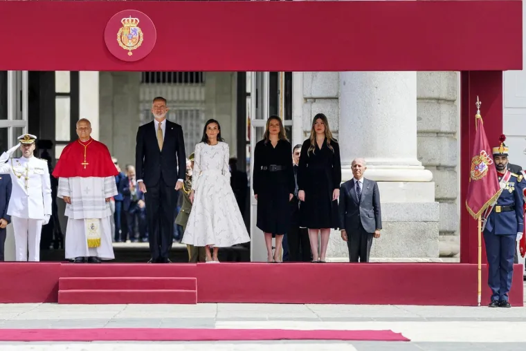 Samo odabrane smiju nositi ovu boju pred Papom: Kraljica Letizia je tu čast pretvorila u pun pogodak