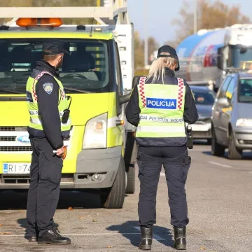 Kobna kombinacija alkohola i brzine: Motociklist (44) te&scaron;ko ozlijeđen nakon pada u Sisku