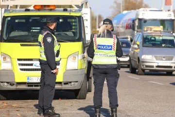 Kobna kombinacija alkohola i brzine: Motociklist (44) te&scaron;ko ozlijeđen nakon pada u Sisku