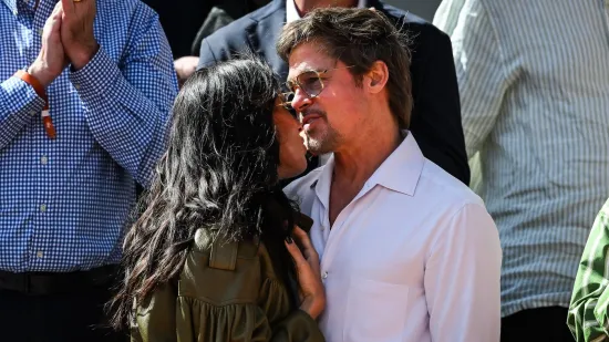 Brad Pitt i Ines de Ramon zaljubljeni do u&scaron;iju: Izmjenjivali nježnost na Roland Garrosu