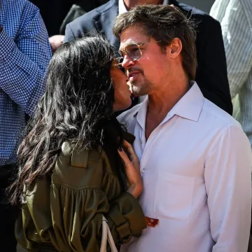 Brad Pitt i Ines de Ramon zaljubljeni do u&scaron;iju: Izmjenjivali nježnost na Roland Garrosu