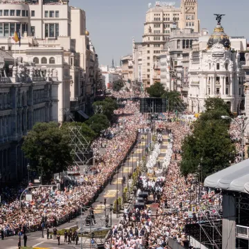 Milijun ljudi preplavilo madridske ulice: Pogledajte kako je izgledao Papin veličanstveni doček