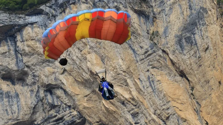 Wingsuit pilot poginuo nedugo nakon polijetanja: Sru&scaron;io se u &scaron;vicarske Alpe