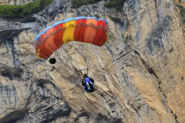 Wingsuit pilot poginuo nedugo nakon polijetanja: Sru&scaron;io se u &scaron;vicarske Alpe