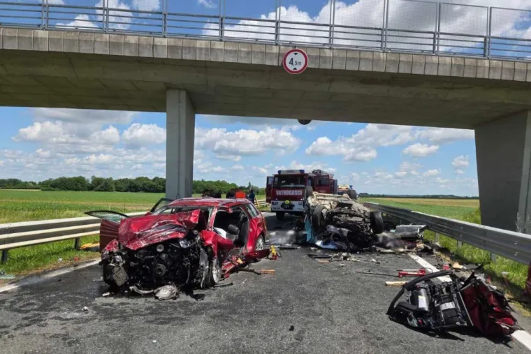 Četiri osobe poginule u te&scaron;kom sudaru na obilaznici, jedna ozlijeđena