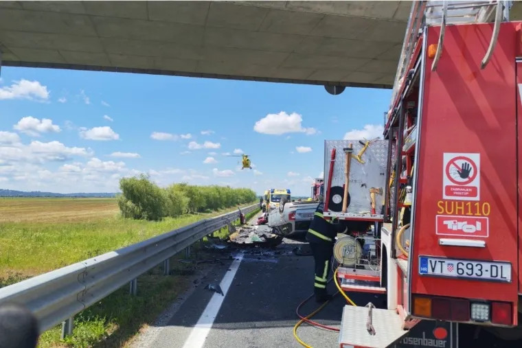 Četiri osobe poginule u te&scaron;kom sudaru na obilaznici, jedna ozlijeđena