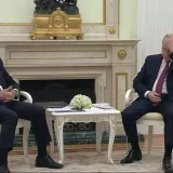 Danas biraju između Rusije i Zapada, suočeni s Putinovim prijetnjama da će zavr&scaron;iti kao Ukrajina